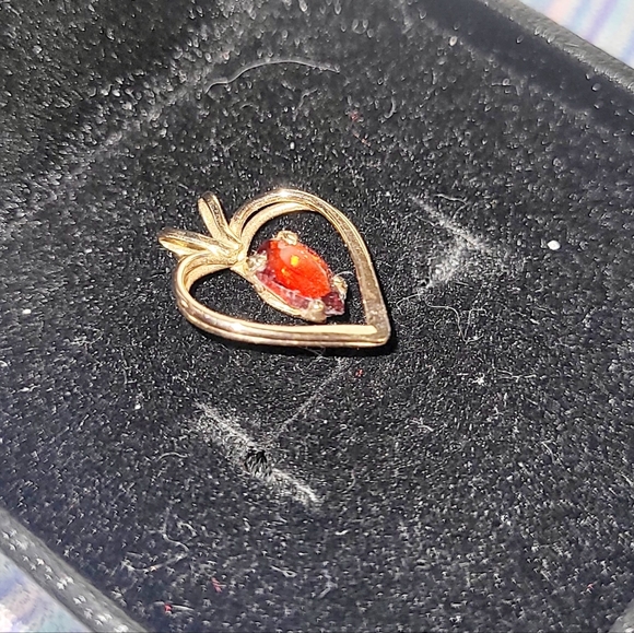 HEART DOUBLE GARNET PENDENT - Picture 8 of 9